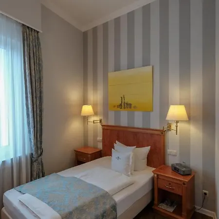 Hotel Budget By Savoy 3*