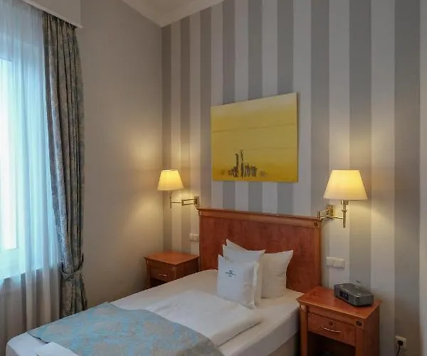 Hotel Budget By Savoy 3*