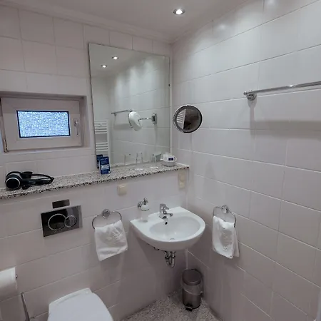 Hotel Budget By Savoy 3*