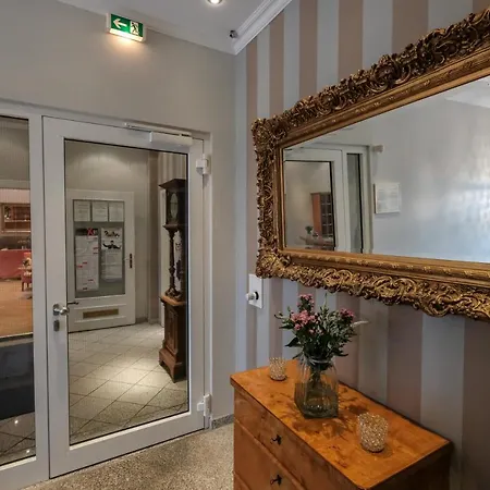 Hotel Budget By Savoy 3*